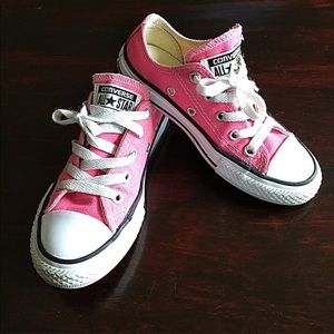 Girls converse